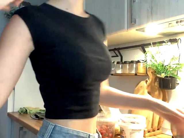 Emelinestrande live cam on BongaCams