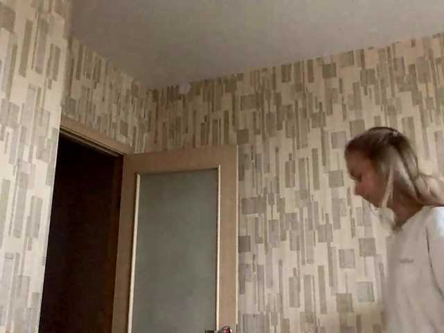 Emelinestrande live cam on BongaCams