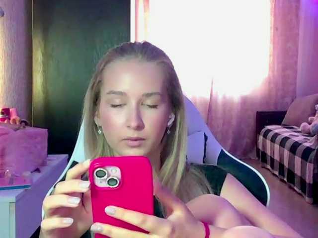 Emelinestrande live webcam show
