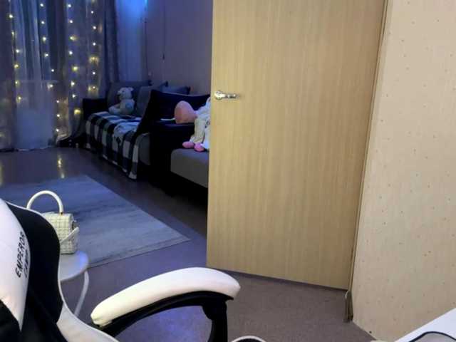 Emelinestrande live cam on BongaCams