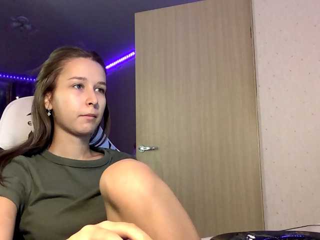 Emelinestrande live cam on BongaCams