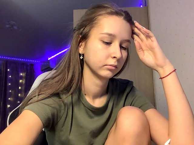 Emelinestrande live cam on BongaCams