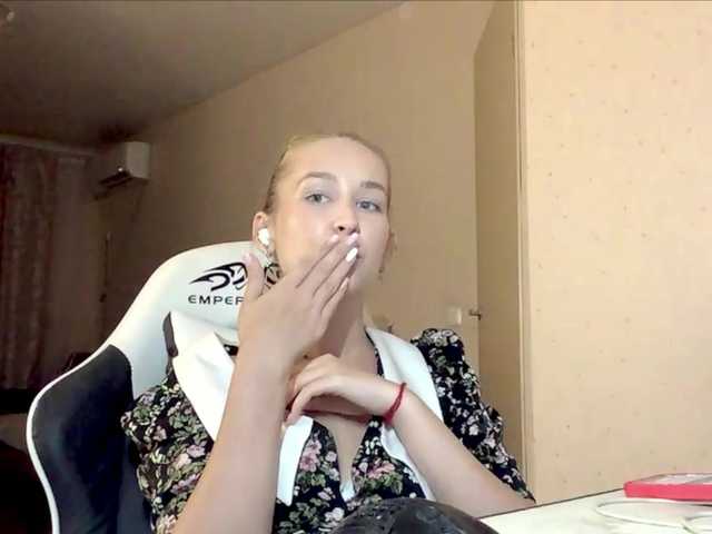 Emelinestrande live webcam show