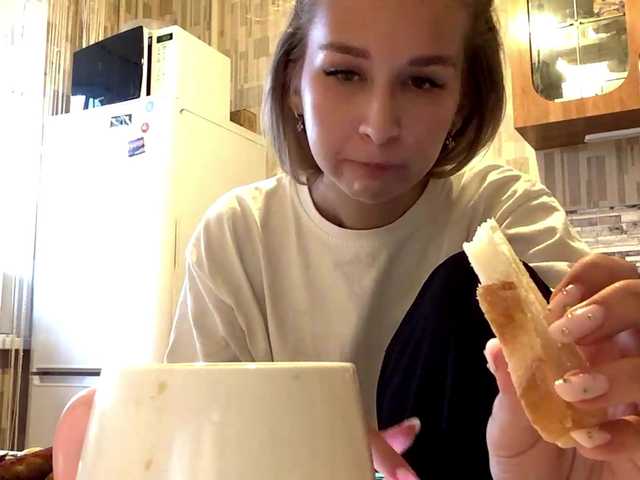 Emelinestrande live cam on BongaCams