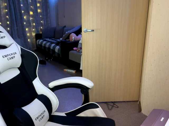 Emelinestrande live cam on BongaCams