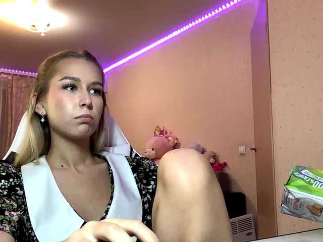Emelinestrande live cam on BongaCams
