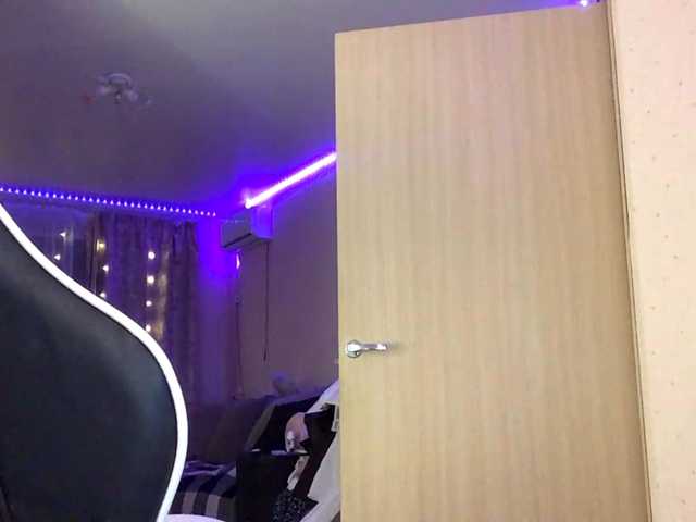Emelinestrande live cam on BongaCams