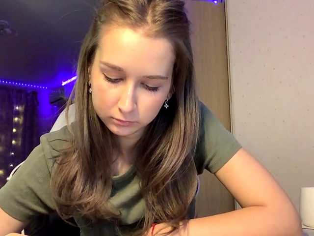 Emelinestrande live cam on BongaCams