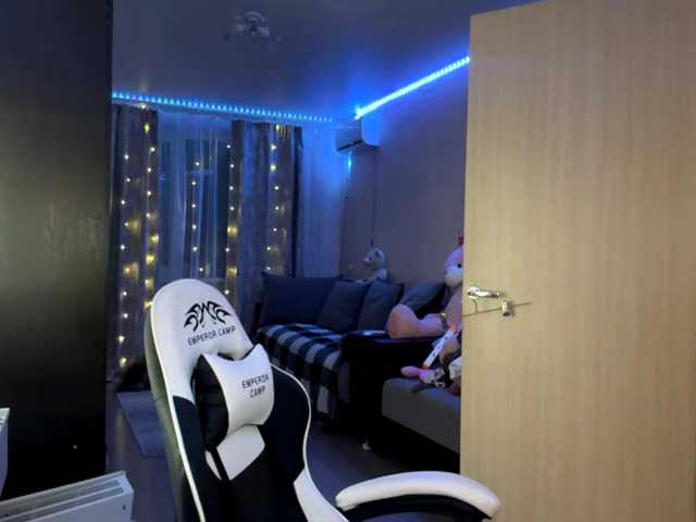 Emelinestrande live cam on BongaCams