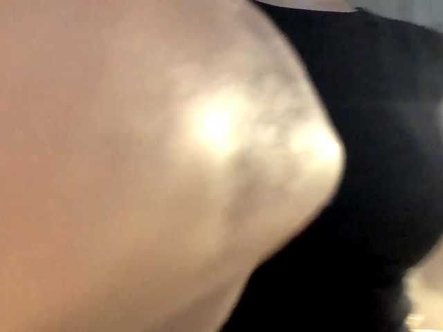 Emelinestrande live cam on BongaCams