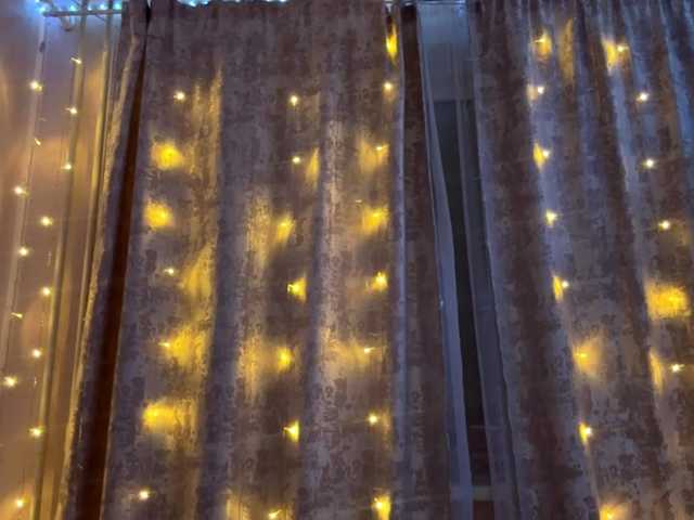 Emelinestrande live cam on BongaCams