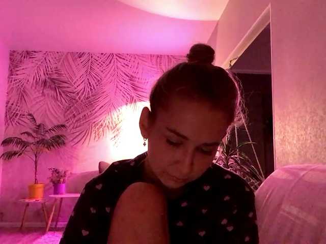 Emelinestrande live cam on BongaCams