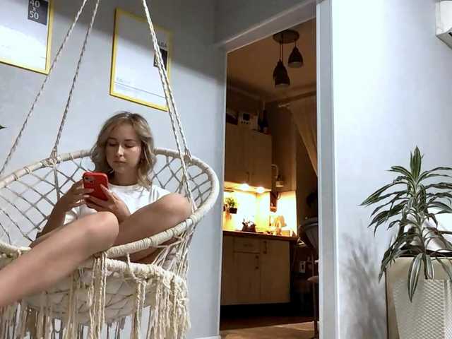 Emelinestrande live cam on BongaCams