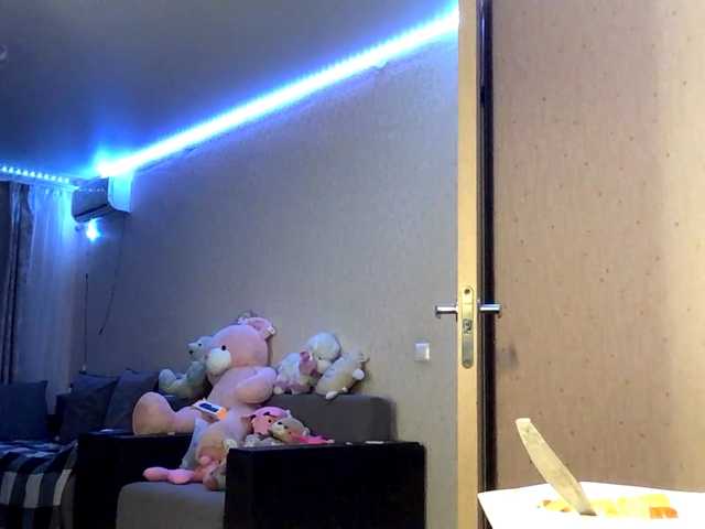 Emelinestrande live cam on BongaCams