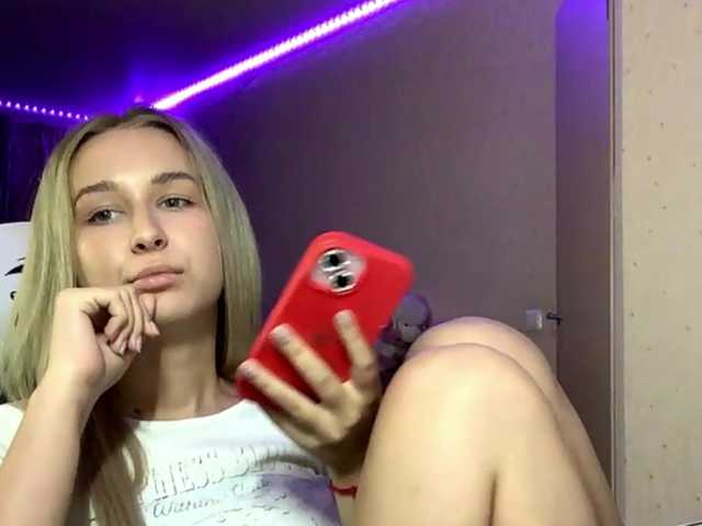 Emelinestrande live webcam show