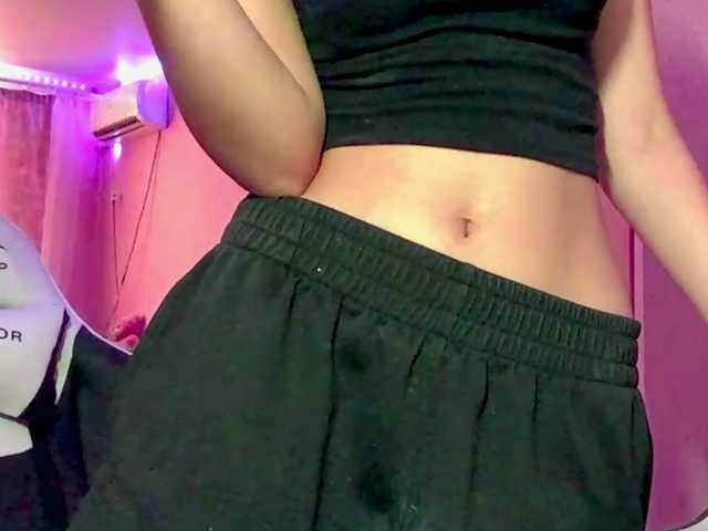 Emelinestrande live cam on BongaCams