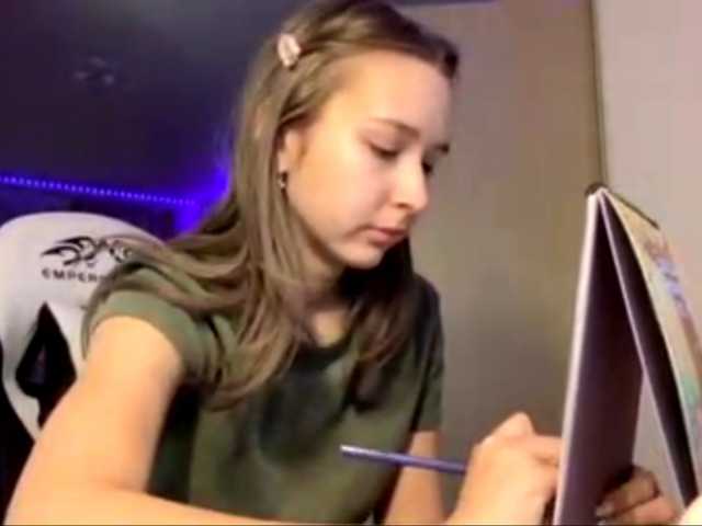 Emelinestrande live cam on BongaCams