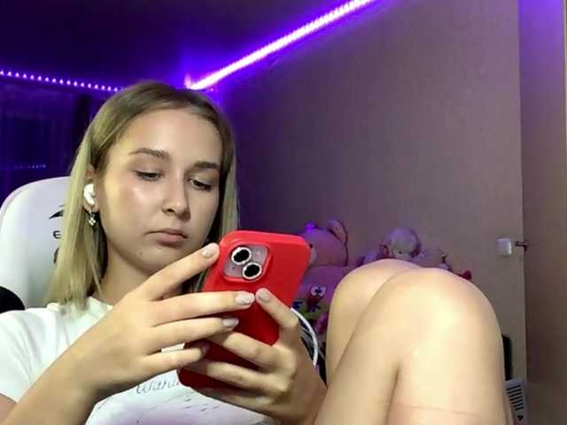 Emelinestrande live webcam show