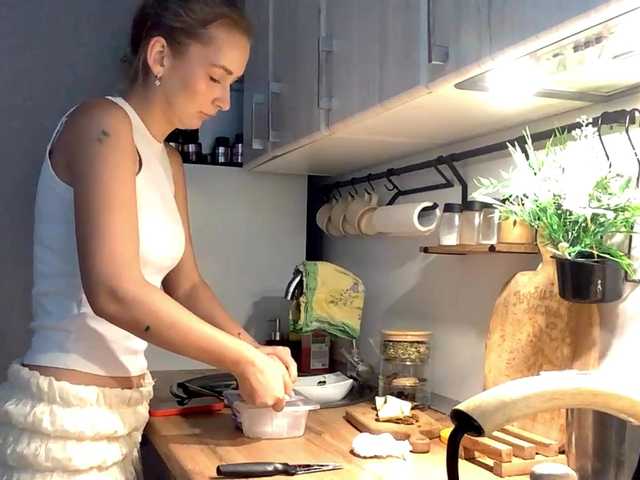 Emelinestrande live cam on BongaCams