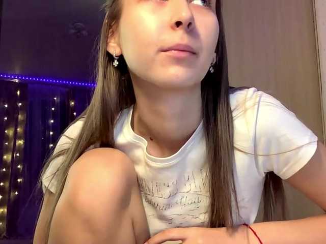 Emelinestrande live cam on BongaCams
