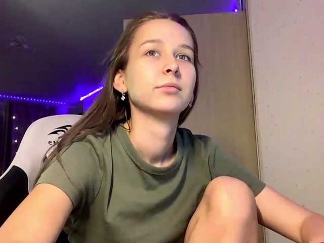 Emelinestrande live cam on BongaCams