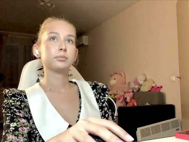 Emelinestrande live webcam show