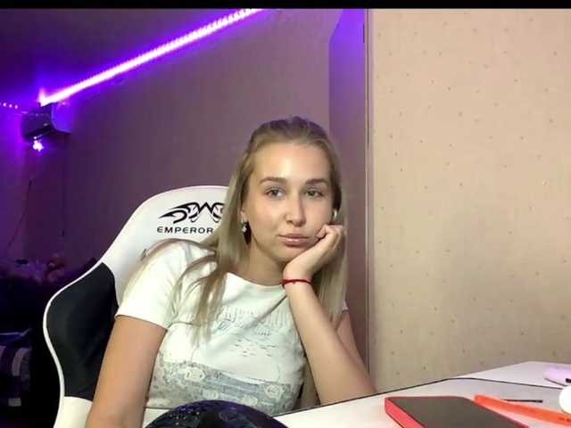 Emelinestrande live webcam show