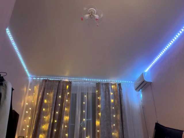 Emelinestrande live cam on BongaCams