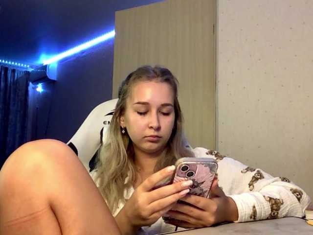 Emelinestrande — live female cam