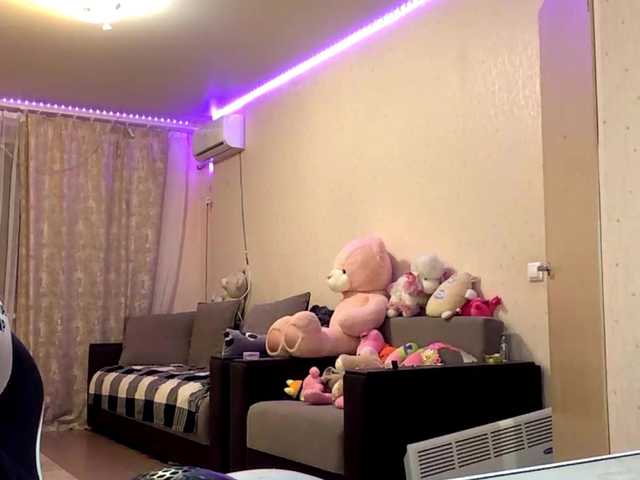 Emelinestrande live cam on BongaCams