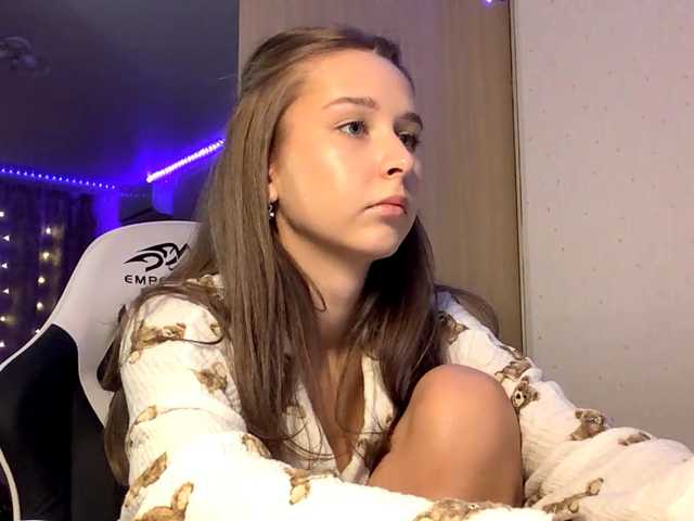Emelinestrande live cam on BongaCams
