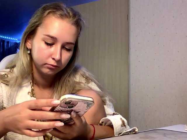 Emelinestrande — live female cam