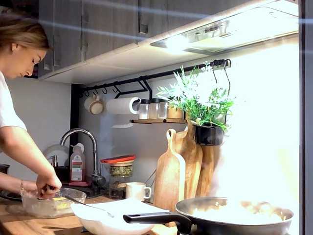 Emelinestrande live cam on BongaCams