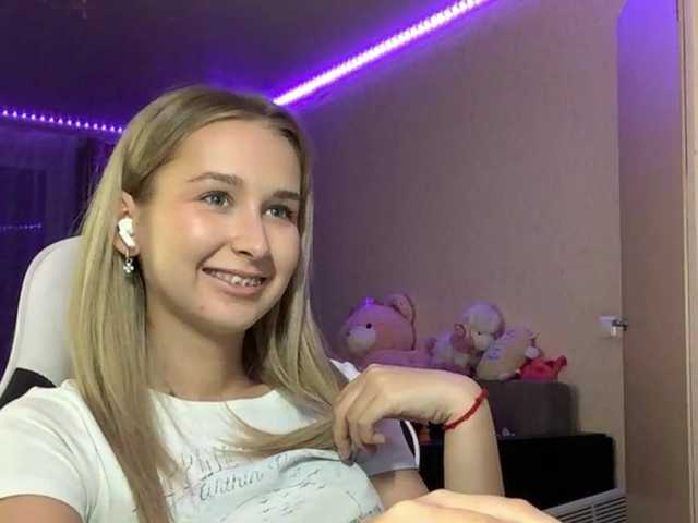 Emelinestrande live webcam show