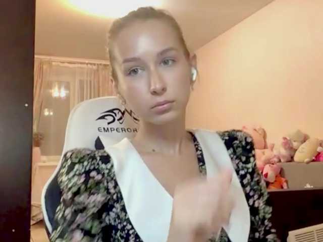 Emelinestrande live webcam show