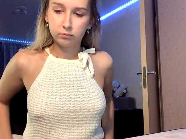 Emelinestrande live cam on BongaCams