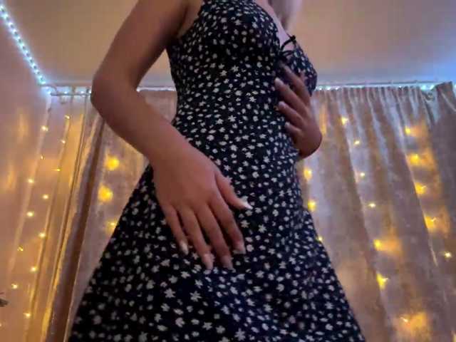 Emelinestrande live cam on BongaCams