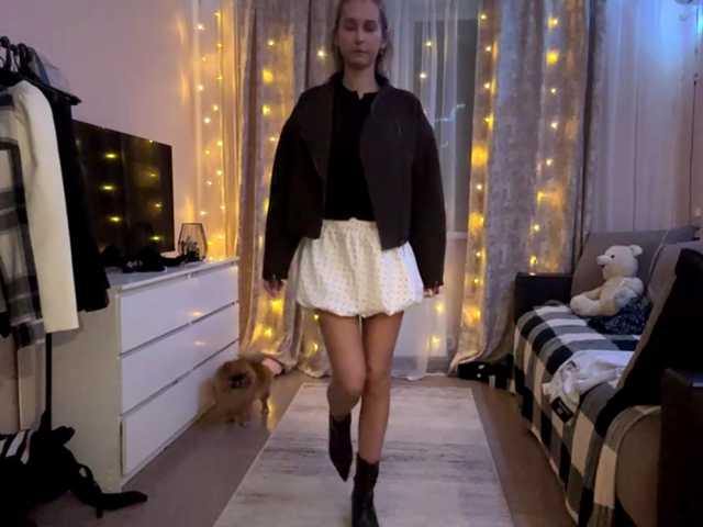 Emelinestrande live cam on BongaCams