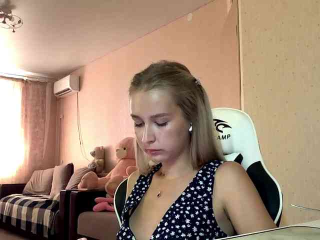 Emelinestrande - Girl 