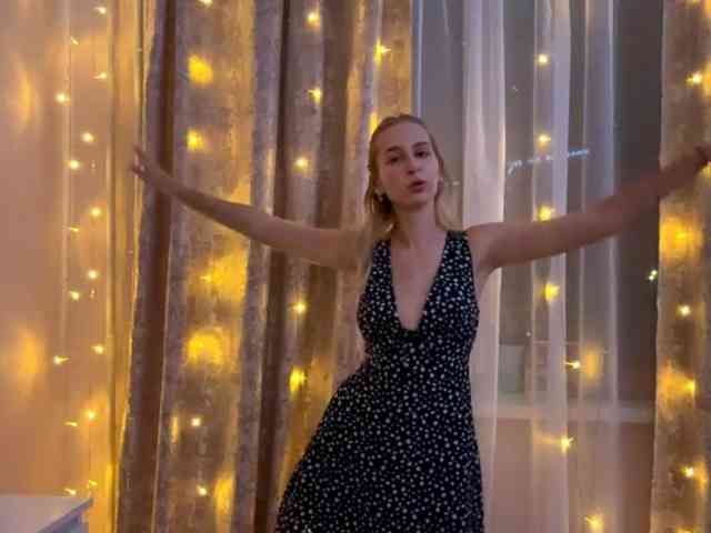 Emelinestrande's webcam live show