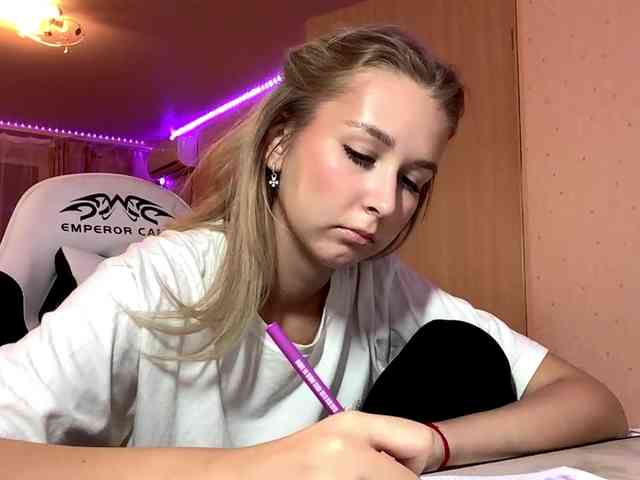Emelinestrande Live Webcam on BongaCams