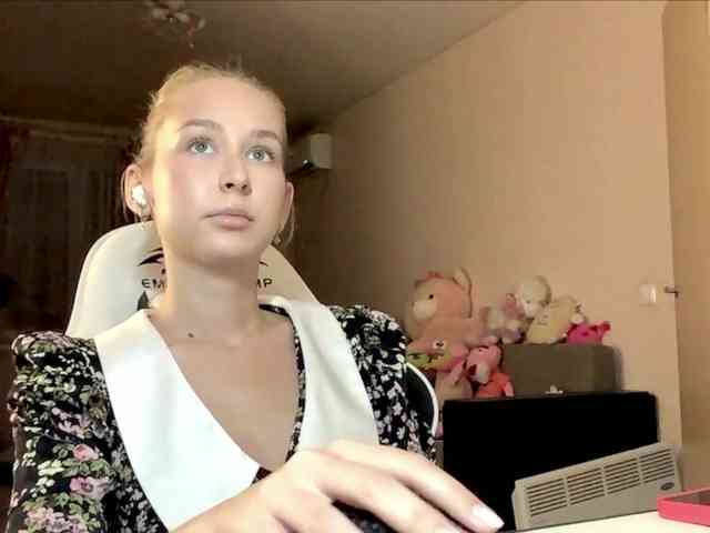 emelinestrande's live room