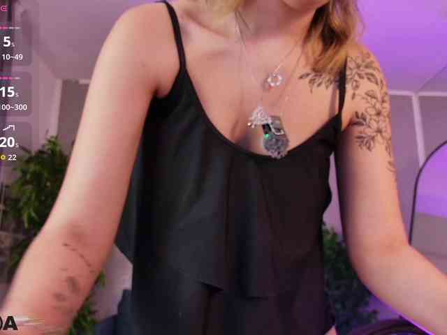 BlondieAimee webcam