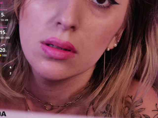 BlondieAimee webcam