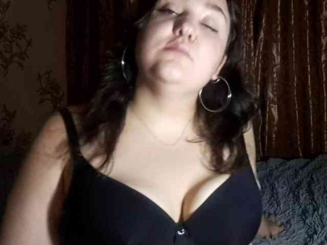 Janekissmiss's cam show statistics and live stream