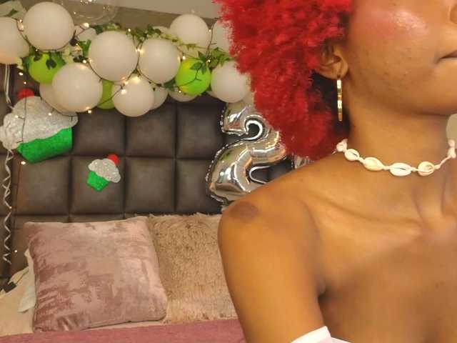 LilaBloom live webcam show