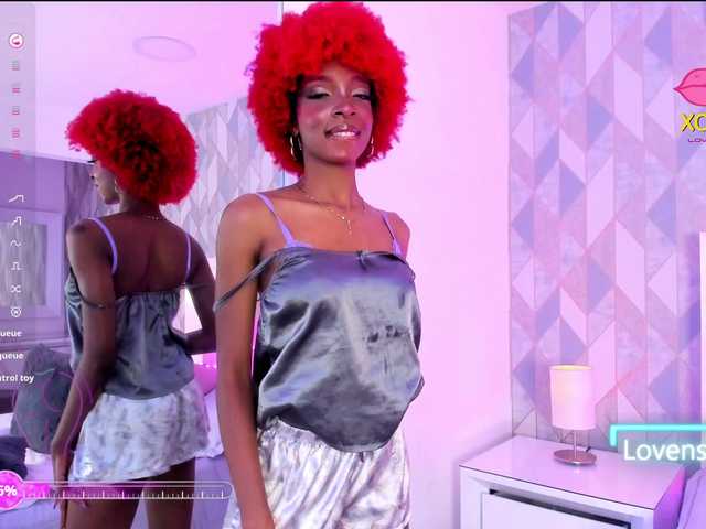 LilaBloom live webcam show