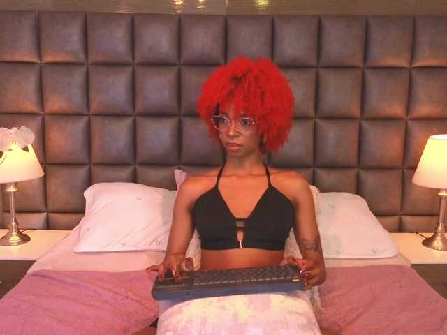 LilaBloom live webcam show