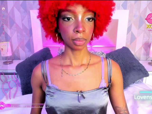 LilaBloom live webcam show