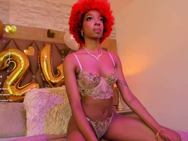 LilaBloom live cam preview
